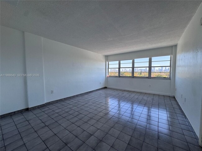 Building Photo - 1400 SW 27th Ave