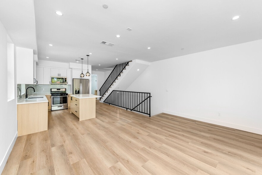 Building Photo - 4337 Dixie Canyon Ave