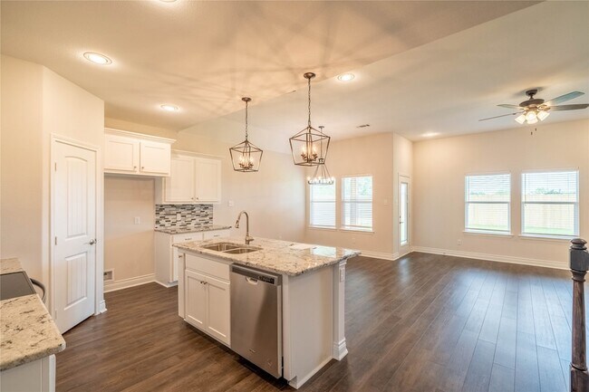 Building Photo - 8202 Grant Ln