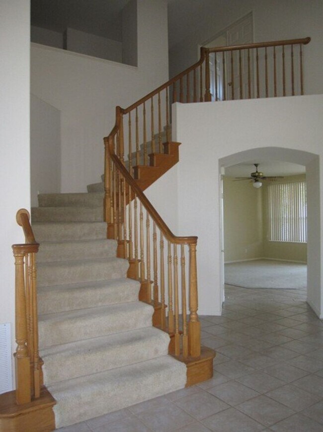 Building Photo - 4972 Overlook Dr