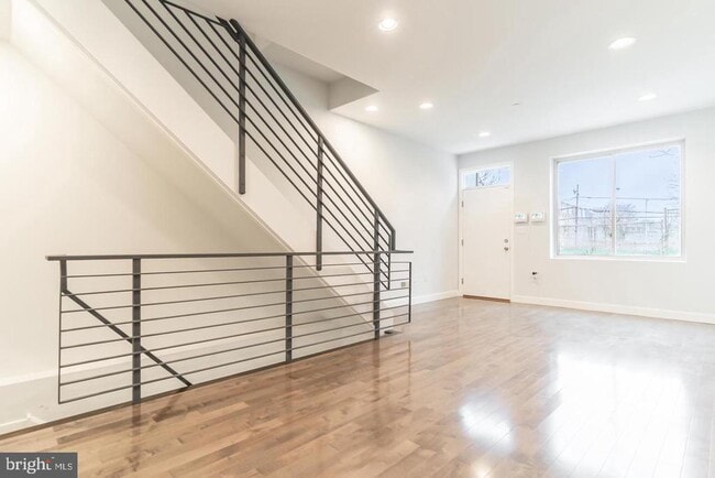 Building Photo - 2153 N Fairhill St