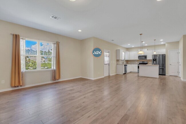 Building Photo - Beautiful Home in Seagrass Station