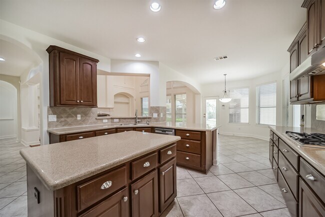 Building Photo - 14015 Falcon Heights Dr
