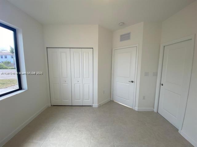 Building Photo - 575 NE 208th Terrace