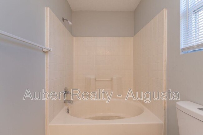 Building Photo - 3428 Monte Carlo Dr