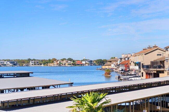 Building Photo - 101 W Bank