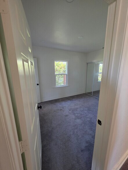 Building Photo - 1008 S Highland Ave