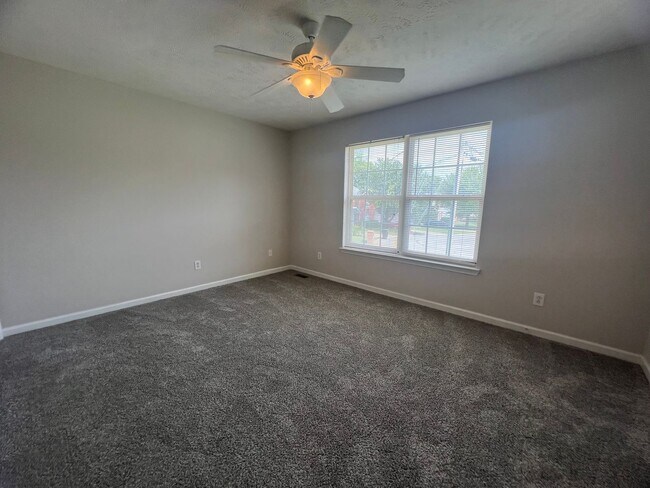 Building Photo - 1505 Center Pointe Dr