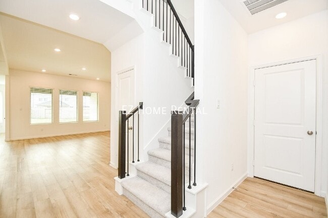 Building Photo - 5624 Forest Cove Drive