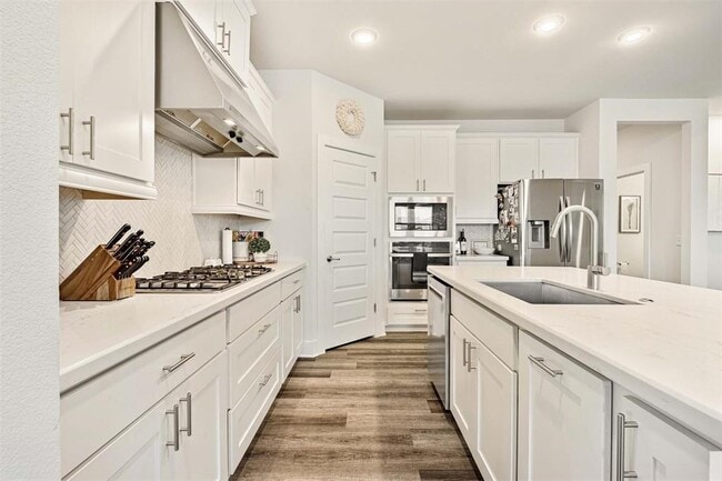 Building Photo - 7600 Hillock Terrace