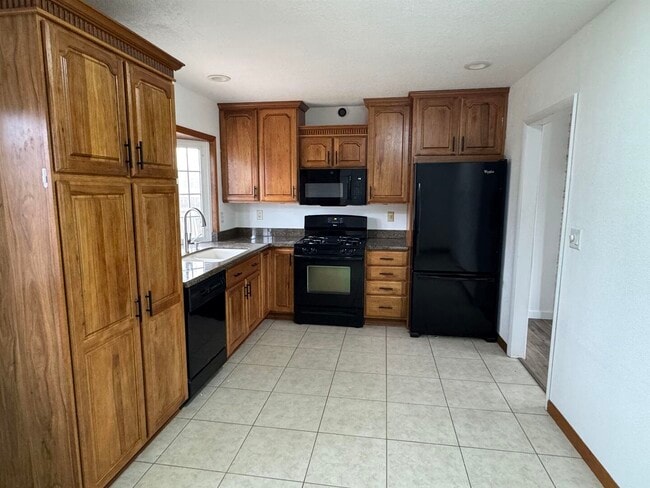 Building Photo - 4611 Scott St