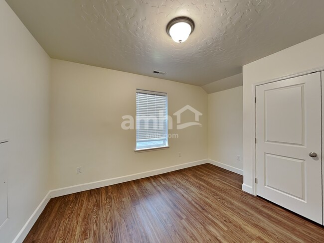 Building Photo - 245 E Sicily Dr