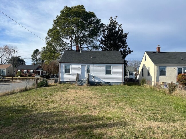 Building Photo - 2-bedroom 1 bath cottage