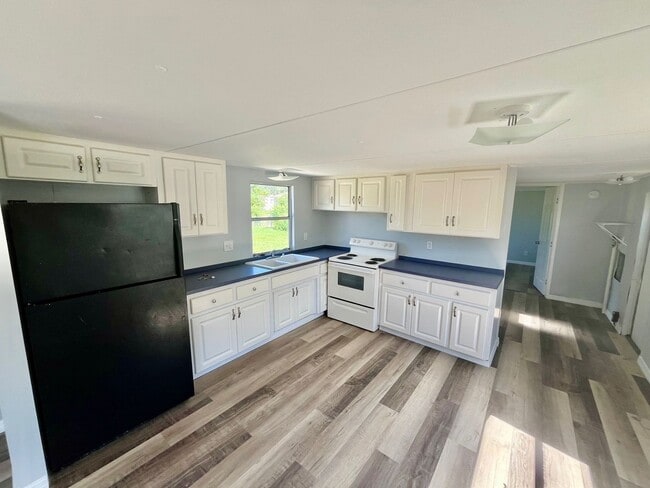 Building Photo - Newly Remodeled 2BR/1BA Auburndale Mobile ...