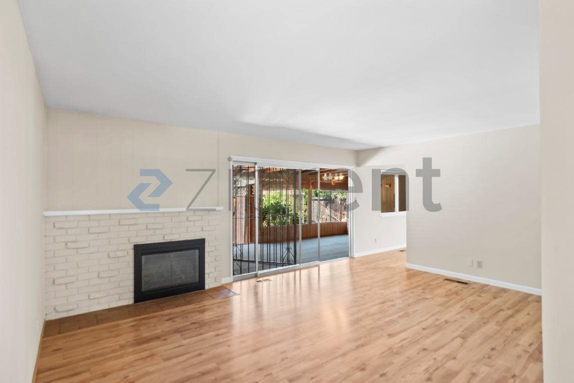 Building Photo - Unit