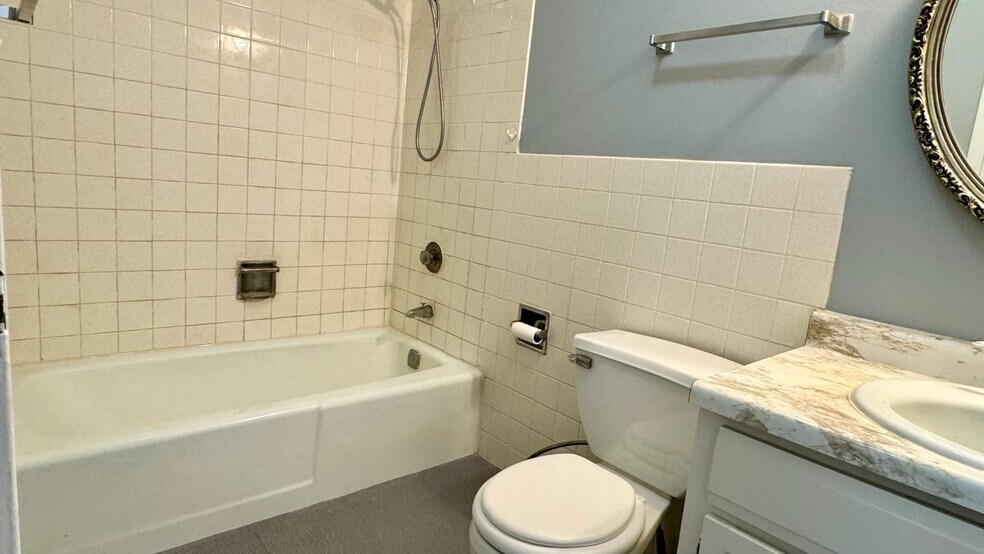 Building Photo - 1041 W Ogden Ave