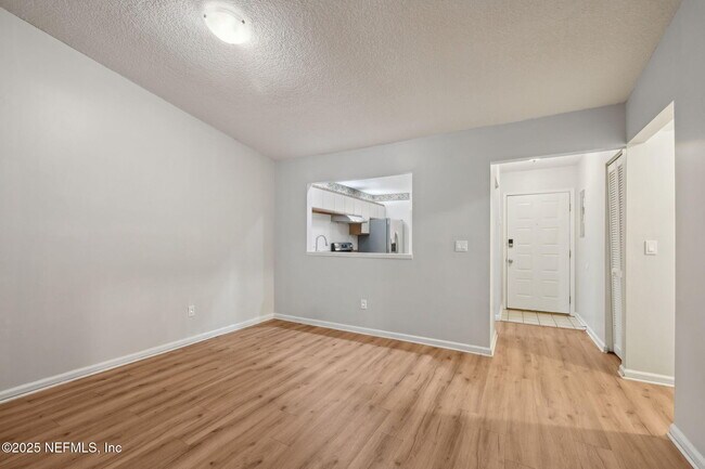 Building Photo - 85 Debarry Ave