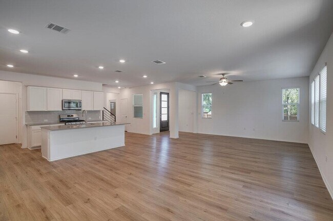 Building Photo - 1109 Winnie Dr