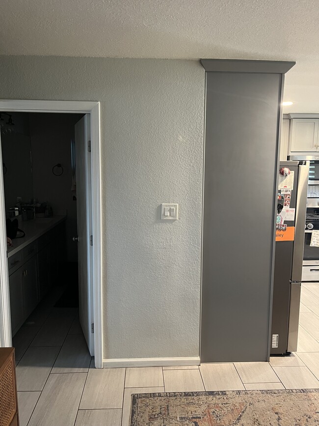 Building Photo - 1506 E Clarendon Ave