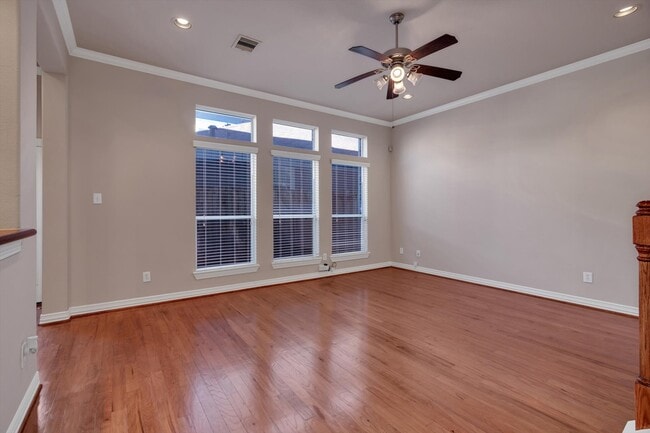 Building Photo - 3414 Home St