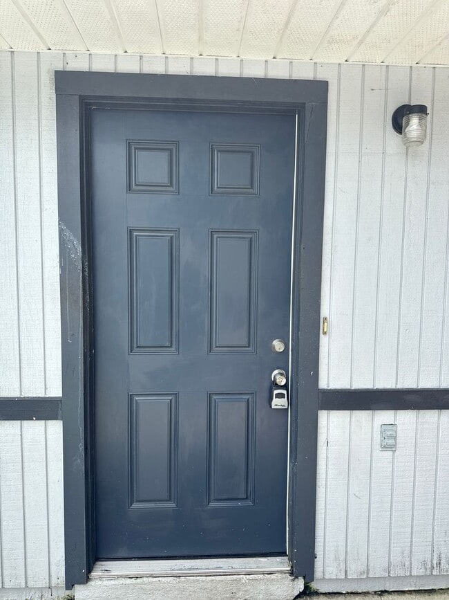 Building Photo - *** Owner Sold***JCR1 - 2040 All Units