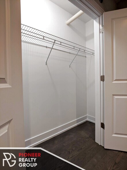 Building Photo - 1931 W Winona St