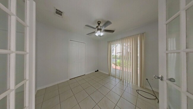 Building Photo - Spacious 3BR/2BA Condo in Altamonte Spring...