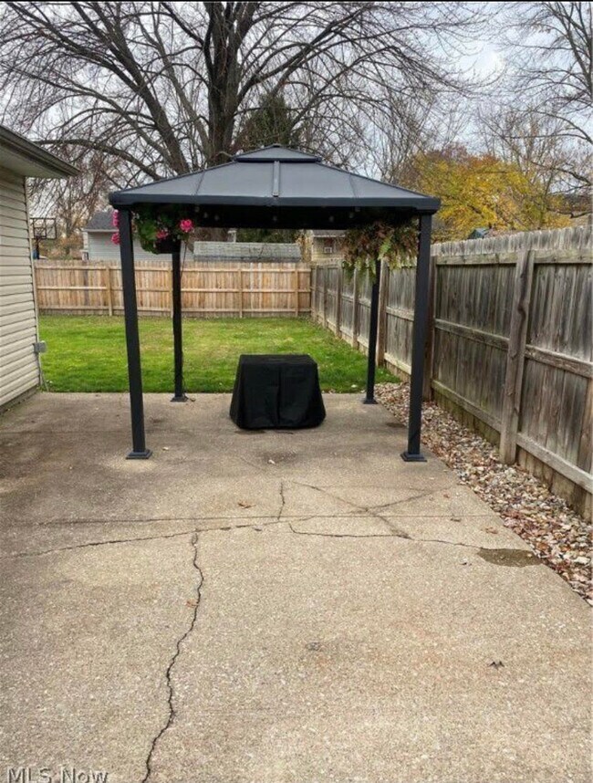 Building Photo - 5696 Pleasant St