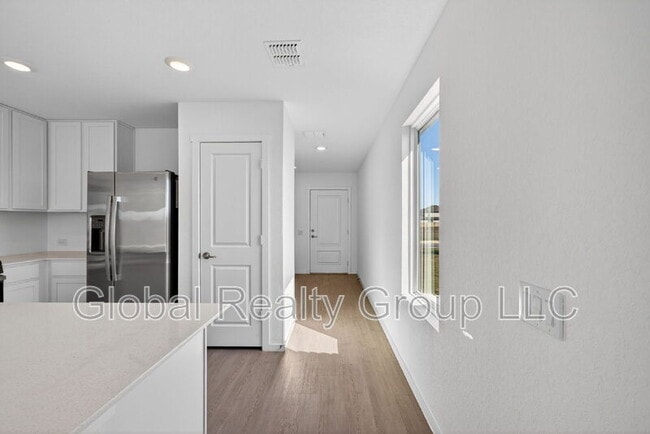 Building Photo - 10647 Nye St