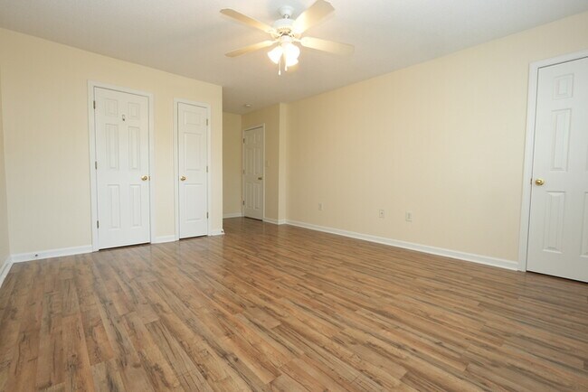 Building Photo - Charming 2-bedroom, 2.5-bath home