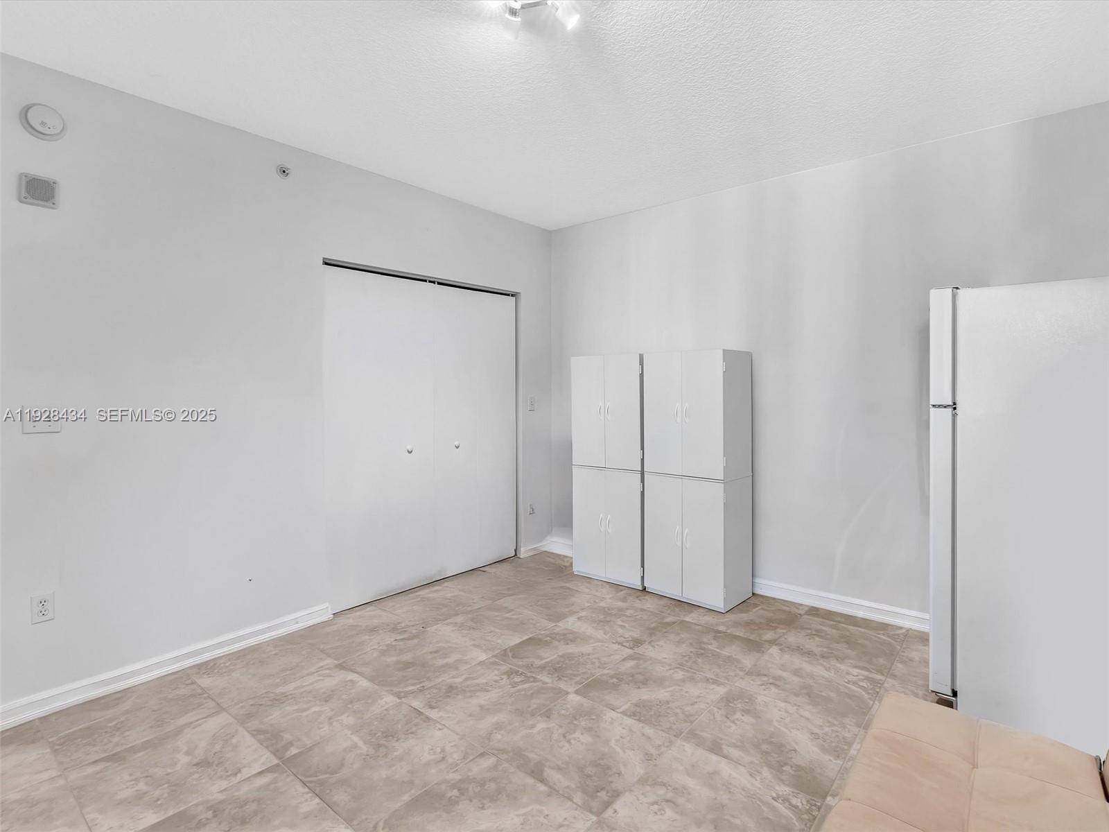 Building Photo - 18800 NE 29th Ave