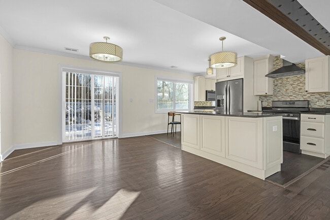 Building Photo - 3225 Illinois Rd