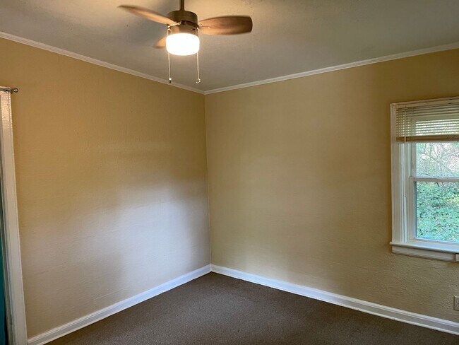 Building Photo - Two Bedroom One Bath in Normaltown