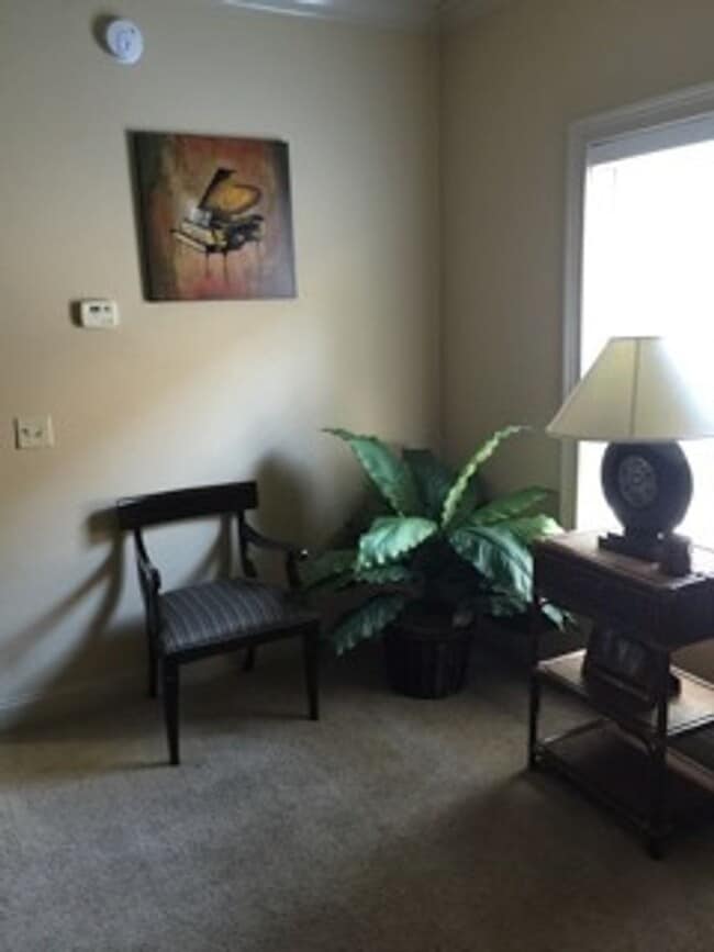 Building Photo - 3 Bed, 3.5 Bath Townhome – Prime Location!