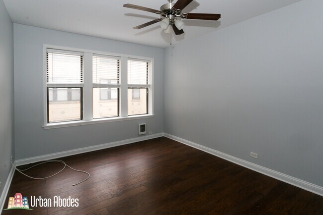 Building Photo - 3635 W Dickens Ave