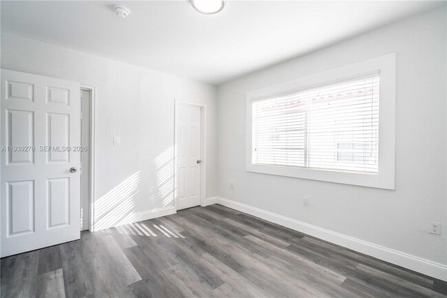 Building Photo - 7925 Hawthorne Ave