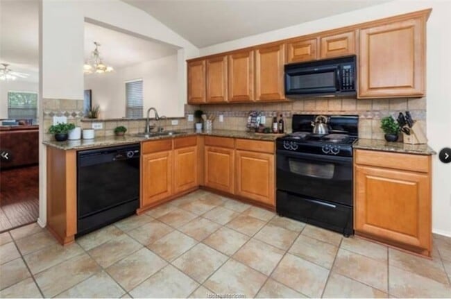 Building Photo - 912 Whitewing Ln