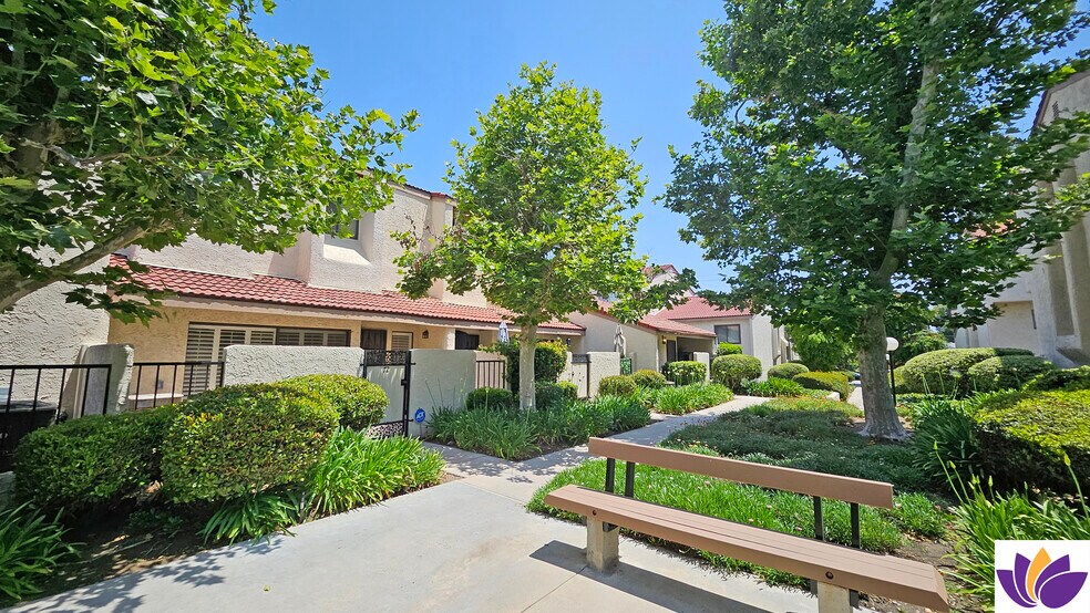 Building Photo - 18130 Oxnard St
