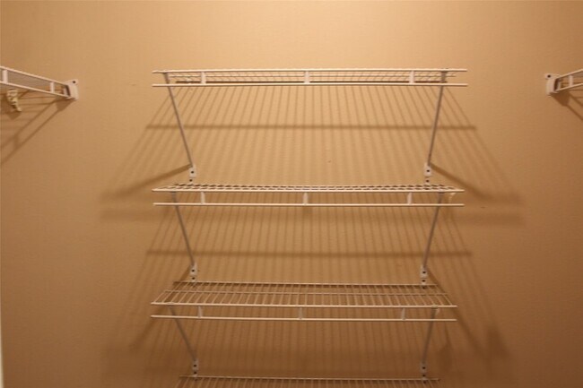 Building Photo - 16111 Aspenglenn Dr