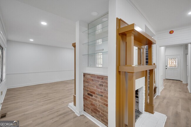 Building Photo - 813 Sandy Creek Rd