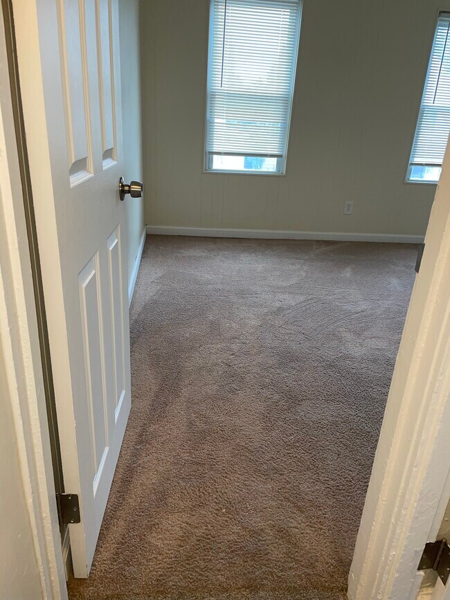 Building Photo - 553 Main St