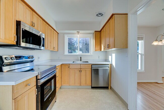 Building Photo - 1937 NE Dekum St