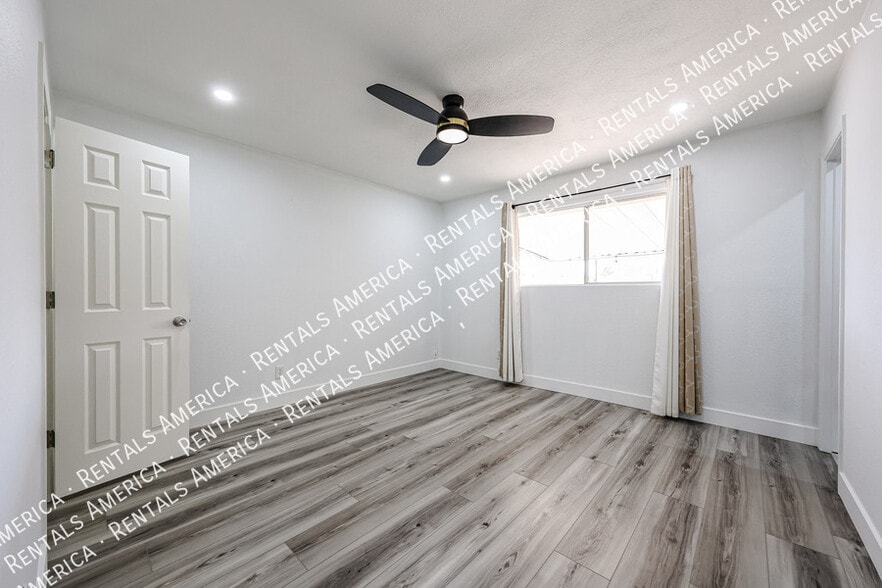 Building Photo - 3837 W Acapulco Ln