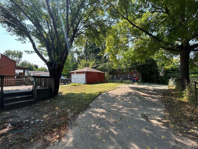 Building Photo - NOW SHOWING!!! VERY CLEAN BRICK BUNGALOW M...