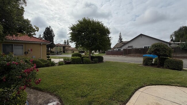 Building Photo - 2274 E Skyview Ave