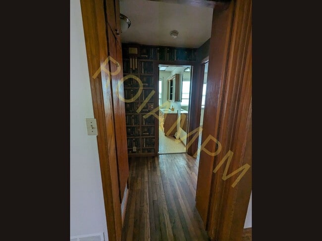 Building Photo - Charming 3 Bed / 1 Bath Home with Office & 2-Car Garage | Great Location Near Fred Meyer