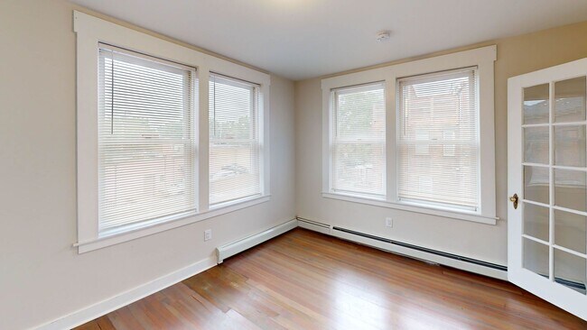 Building Photo - Wooster Sq 2-Bedroom with W/D & Parking