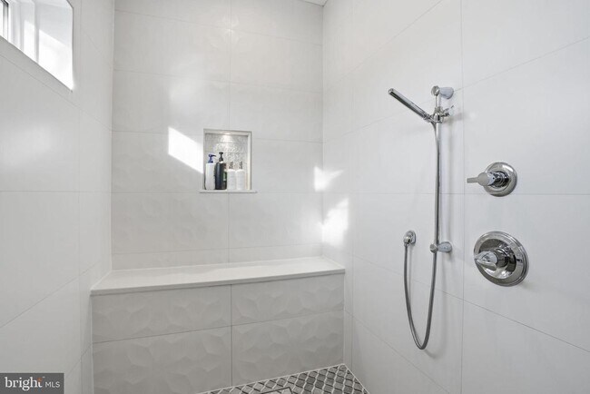 Building Photo - 1514 S Bambrey St