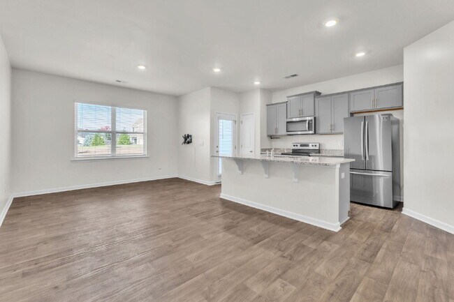 Building Photo - Don't miss this charming 3-bedroom, 2.5-ba...