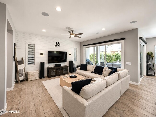 Building Photo - 6931 E Orion Dr
